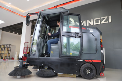 揚(yáng)子電動(dòng)掃地機(jī)：工廠車間的高效助手.jpg